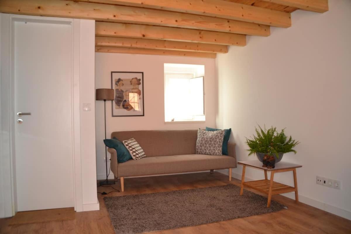 Classic Lisbon Homes: Bright & Central In Belem Luaran gambar